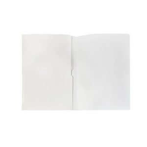 La Carpeta 4 Aletas Blanca es ideal para mantener tus documentos organizados y protegidos. Su diseño sencillo y plastificado en color blanco la hace perfecta para cualquier entorno, ya sea escolar, de oficina o personal.